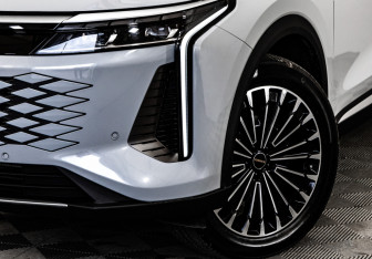 Подержанный автомобиль Exeed RX 2025 года (3 фото)