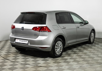 Подержанный автомобиль Volkswagen Golf Hatchback 2014 года (5 фото)