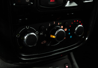 Подержанный автомобиль Renault Duster 2013 года (15 фото)