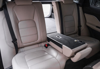 Подержанный автомобиль Jaguar F-Pace 2018 года (28 фото)