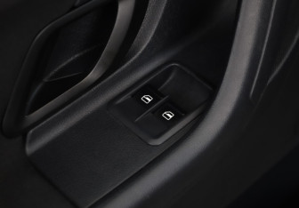 Подержанный автомобиль Skoda Fabia Hatchback 2011 года (11 фото)