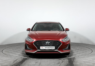 Подержанный автомобиль Hyundai Sonata 2018 года (2 фото)