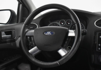 Подержанный автомобиль Ford Focus Sedan 2007 года (14 фото)
