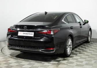 Подержанный автомобиль Lexus ES 2018 года (5 фото)
