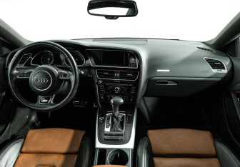 Подержанный автомобиль Audi A5 Coupe 2016 года (13 фото)