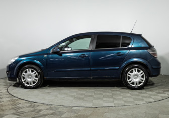 Подержанный автомобиль Opel Astra Hatchback 2007 года (8 фото)