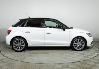 Подержанный автомобиль Audi A1 2014 года (4 фото)