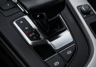 Подержанный автомобиль Audi A4 Sedan 2016 года (20 фото)