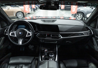 Подержанный автомобиль BMW X7 2020 года (19 фото)