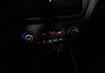 Подержанный автомобиль Kia Rio Sedan 2016 года (15 фото)