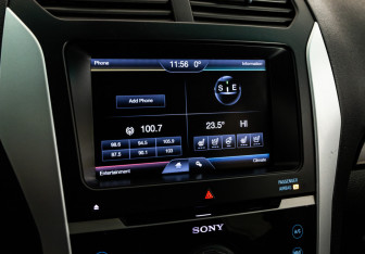 Подержанный автомобиль Ford Explorer 2013 года (15 фото)