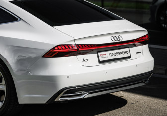 Подержанный автомобиль Audi A7 2021 года (12 фото)