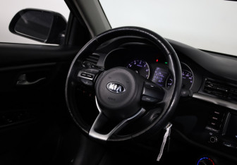 Подержанный автомобиль Kia Rio Sedan 2017 года (10 фото)