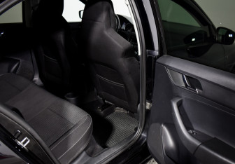 Подержанный автомобиль Skoda Rapid Liftback 2015 года (12 фото)