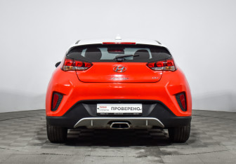 Подержанный автомобиль Hyundai Veloster 2018 года (6 фото)