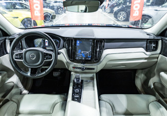 Подержанный автомобиль Volvo XC60 2019 года (16 фото)