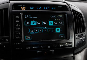 Подержанный автомобиль Toyota Land Cruiser Suv 2008 года (16 фото)