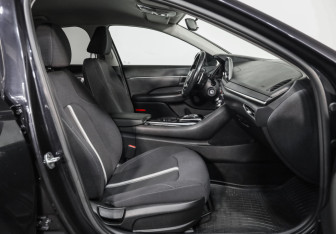 Подержанный автомобиль Hyundai Sonata 2021 года (21 фото)