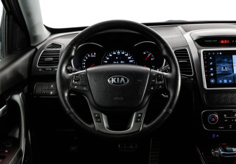 Подержанный автомобиль Kia Sorento 2014 года (12 фото)