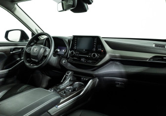 Подержанный автомобиль Toyota Highlander 2021 года (9 фото)