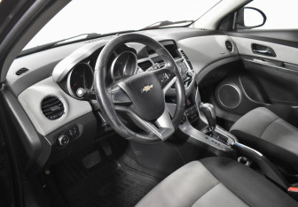 Подержанный автомобиль Chevrolet Cruze Hatchback 2012 года (9 фото)