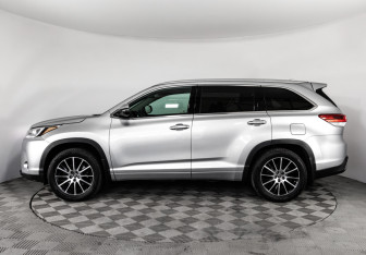 Подержанный автомобиль Toyota Highlander 2019 года (8 фото)