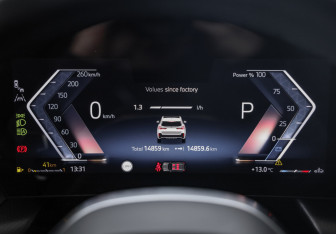 Подержанный автомобиль BMW X1 2024 года (16 фото)