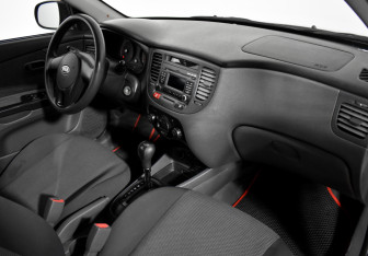 Подержанный автомобиль Kia Rio Hatchback 2011 года (13 фото)