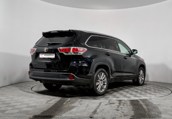 Подержанный автомобиль Toyota Highlander 2014 года (5 фото)