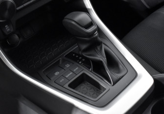 Подержанный автомобиль Toyota RAV4 2022 года (11 фото)