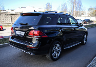Подержанный автомобиль Mercedes-Benz GLE 2017 года (4 фото)