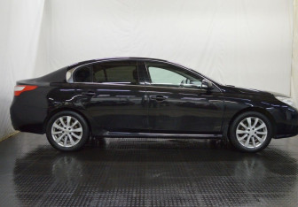 Подержанный автомобиль Renault Latitude 2010 года (4 фото)