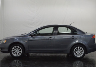 Подержанный автомобиль Mitsubishi Lancer Sedan 2008 года (5 фото)