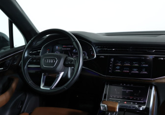 Подержанный автомобиль Audi Q7 2020 года (13 фото)