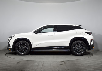 Подержанный автомобиль Changan UNI-T 2022 года (8 фото)