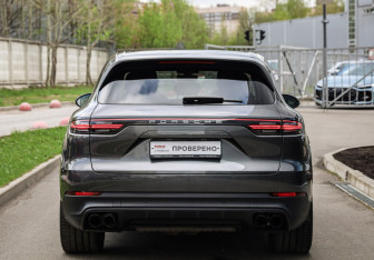 Подержанный автомобиль Porsche Cayenne 2018 года (7 фото)