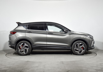 Подержанный автомобиль Geely Coolray 2023 года (4 фото)