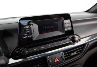 Подержанный автомобиль Kia K3 Hatchback 2021 года (17 фото)