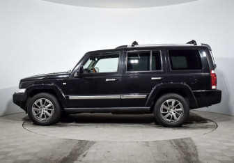 Подержанный автомобиль Jeep Commander 2008 года (8 фото)