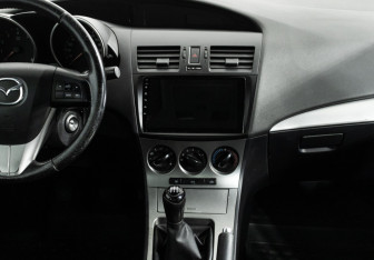 Подержанный автомобиль Mazda 3 Sedan 2010 года (14 фото)