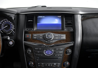 Подержанный автомобиль Infiniti QX80 2014 года (19 фото)