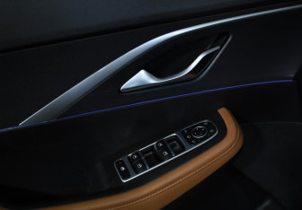 Подержанный автомобиль Omoda C5 2022 года (18 фото)