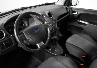 Подержанный автомобиль Ford Fusion 2008 года (9 фото)