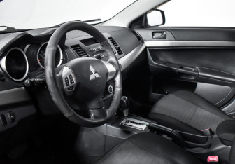 Подержанный автомобиль Mitsubishi Lancer Sedan 2012 года (9 фото)