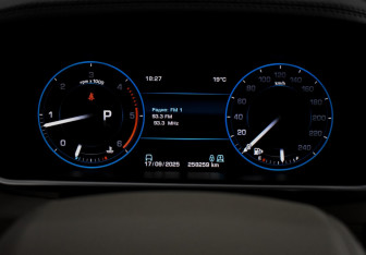 Подержанный автомобиль Land Rover Range Rover 2013 года (21 фото)