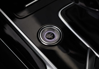 Подержанный автомобиль Hongqi HS5 2024 года (16 фото)