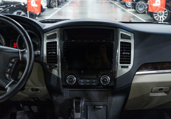 Подержанный автомобиль Mitsubishi Pajero 2021 года (13 фото)