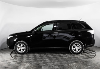 Подержанный автомобиль Mitsubishi Outlander 2012 года (8 фото)