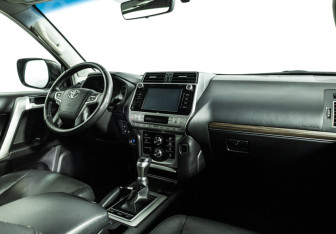 Подержанный автомобиль Toyota Land Cruiser Prado 2017 года (9 фото)