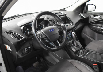 Подержанный автомобиль Ford Kuga 2018 года (9 фото)